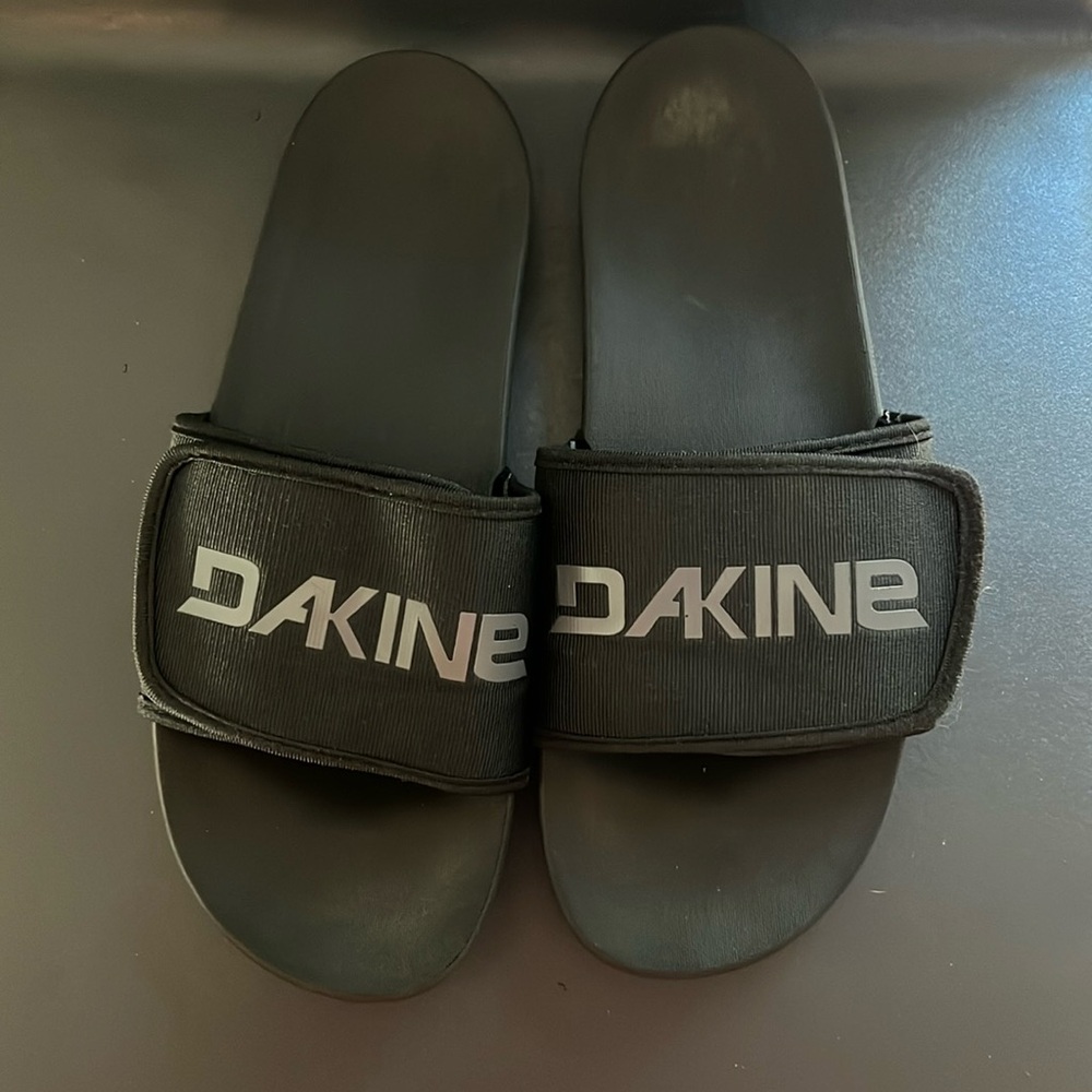 Dakine slide sandals 9